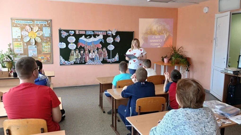 🌟 Яркие моменты нашей площадки: дружба, Родина и добрые дела! 🇷🇺

На наших детско-оздоровительной