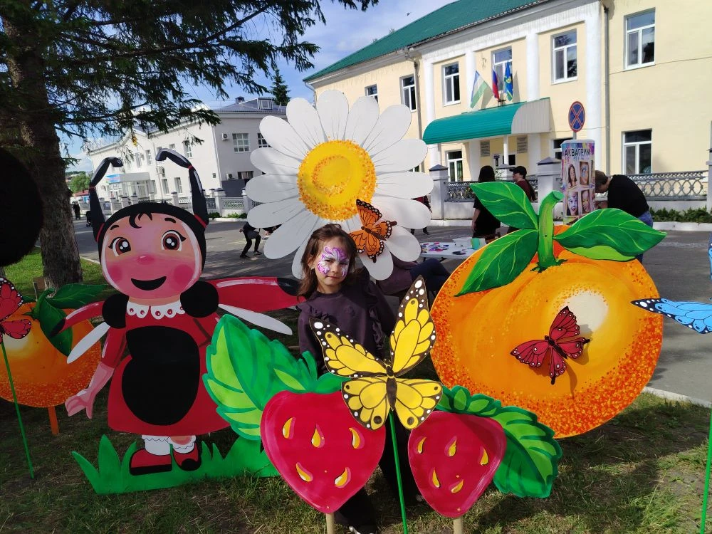🌈🎉 С Днём защиты детей! 🎈

🦋🌈 Сегодня на площади перед РДК состоялся замечательный праздник, по