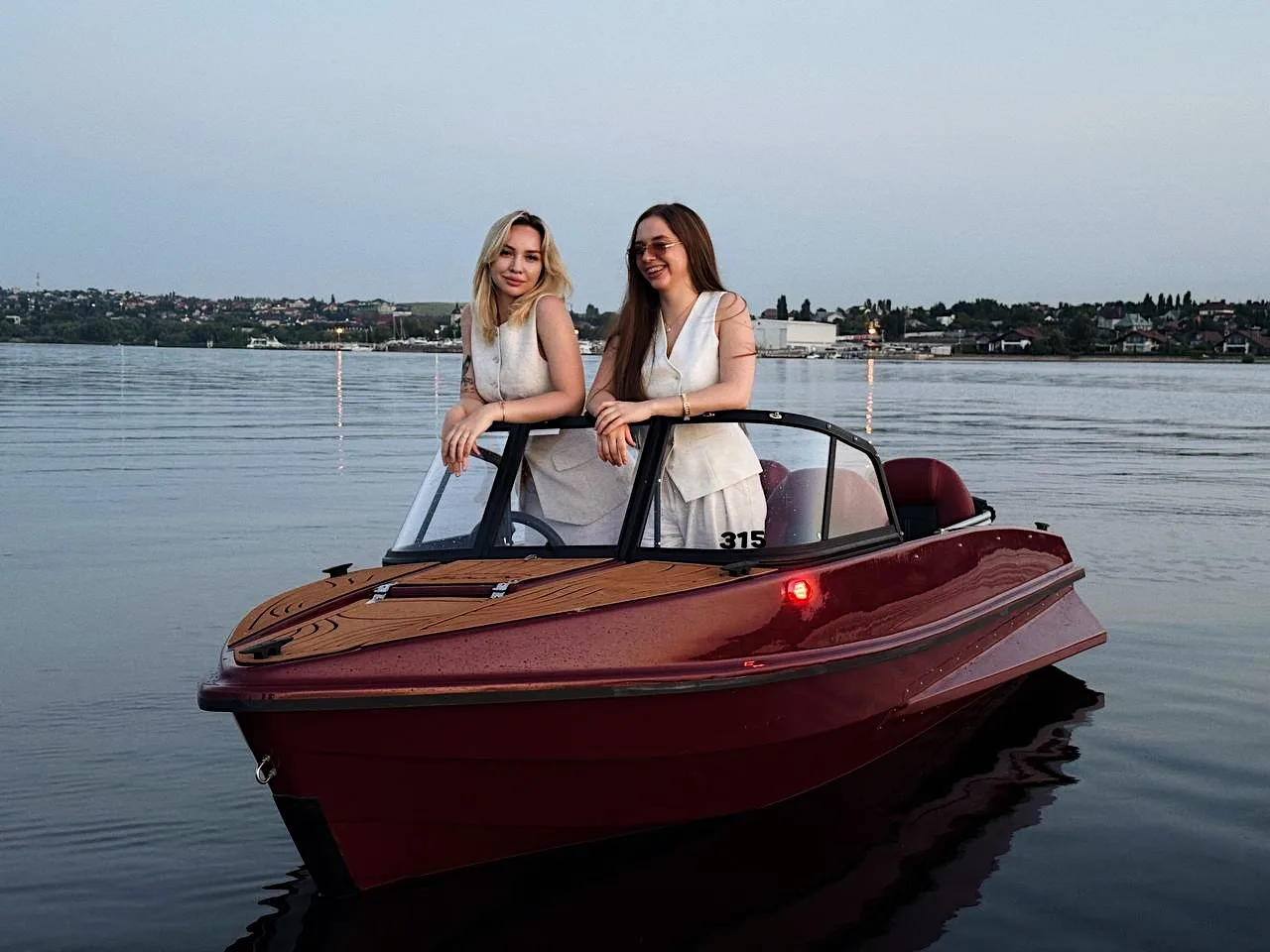 🚤 Ретро-катер без капитана

Свобода, Волга и отдых в своём ритме.

Стоимость:
• 2 часа — 7 900 ₽
• 