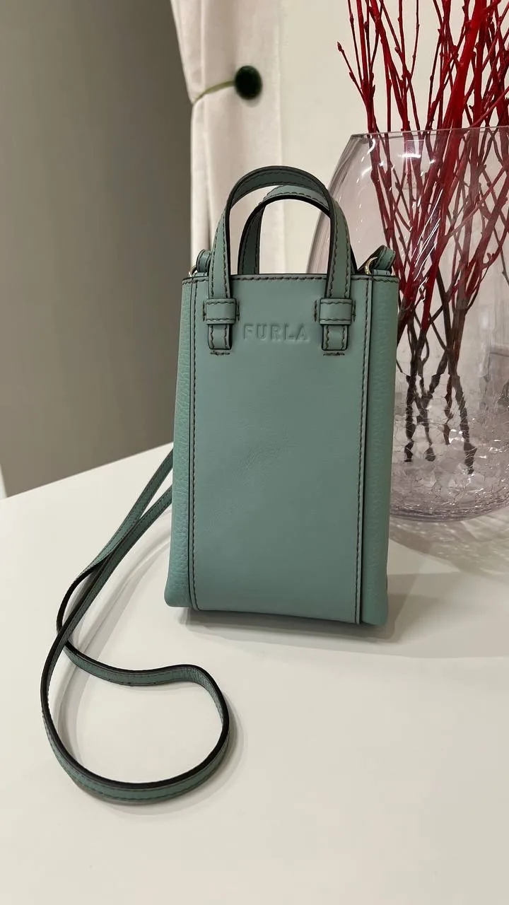 Furla сумка под телефон 

12500₽ | 12*18
9900₽ 💚

ОФОРМИТЬ ЗАКАЗ ✏️