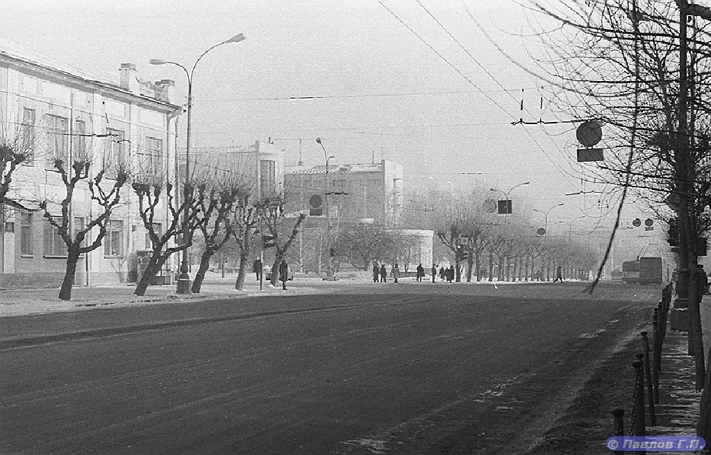 Улица Малышева на пересечении с улицей 8 Марта. 1988 год.
