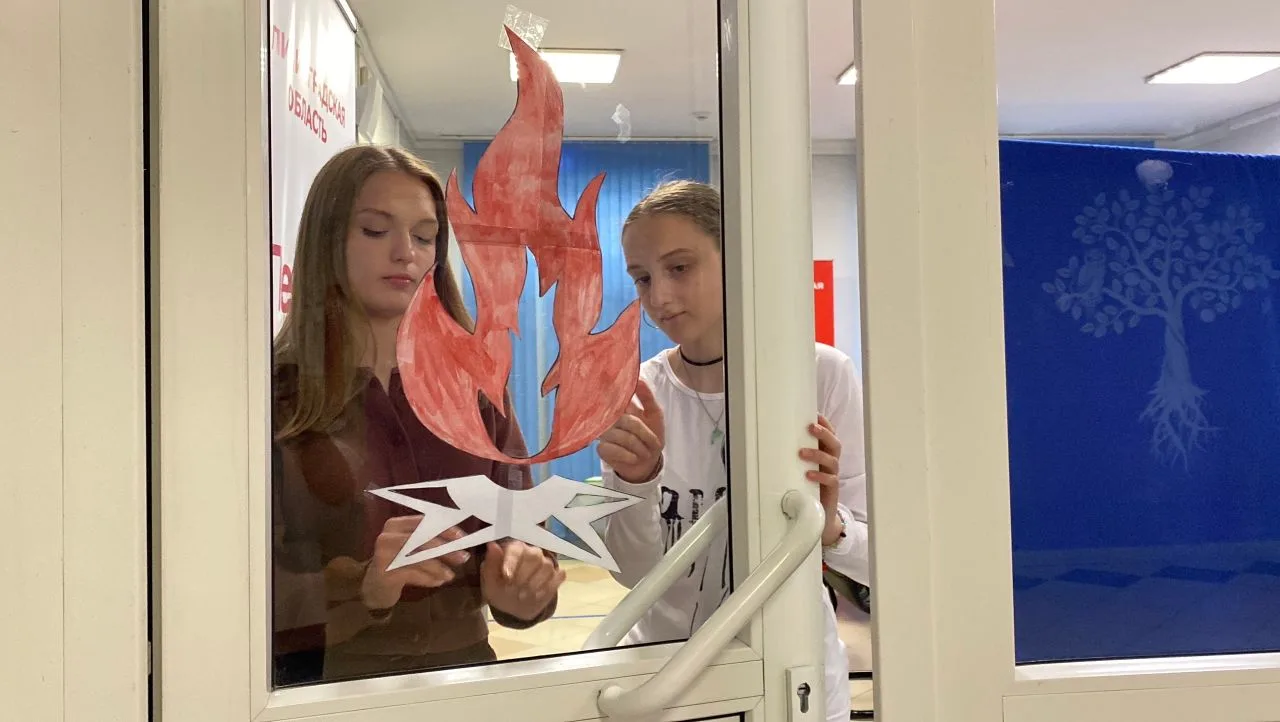 🇷🇺🕊️ В преддверии Дня Победы активисты Движения Первых и учащиеся школы города Пионерский присоед