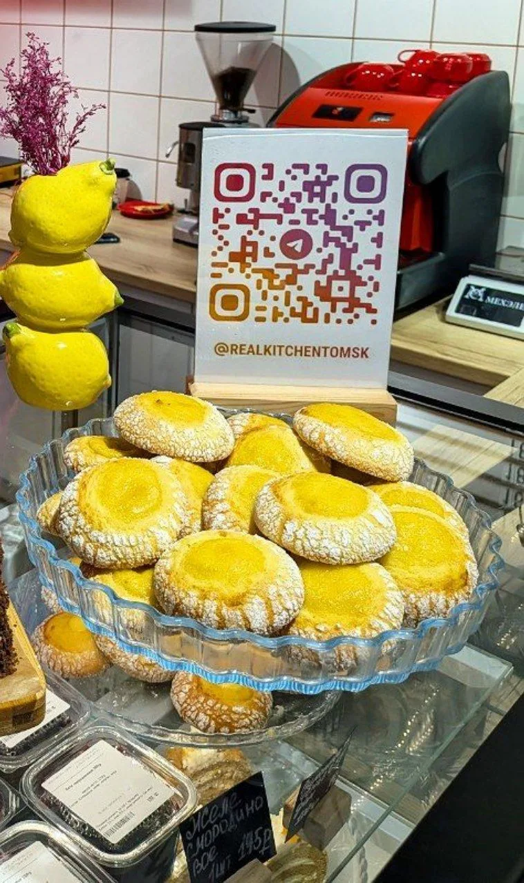 🍰 Друзья, у нас опять вкусная новинка!
Встречайте новый домашний тортик — шоколадный бисквит с нежн