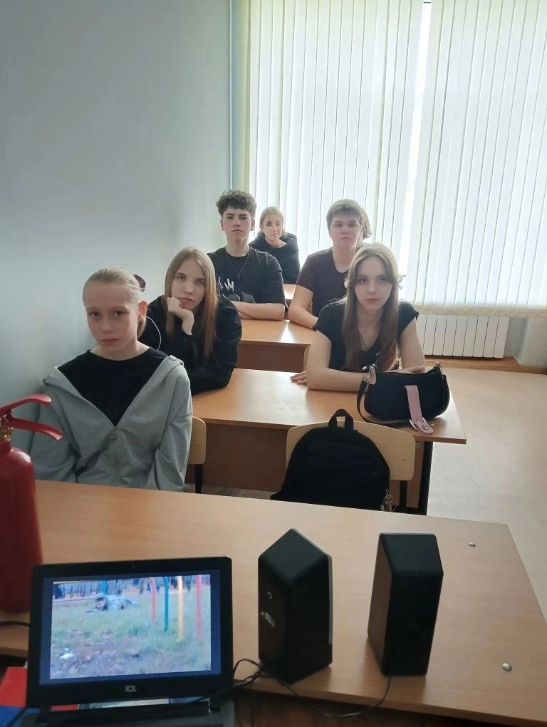 27 апреля, в МБОУ "Полянская сош" открылись учебные сборы для обучающихся 8 класса. Они пройдут 3 дн