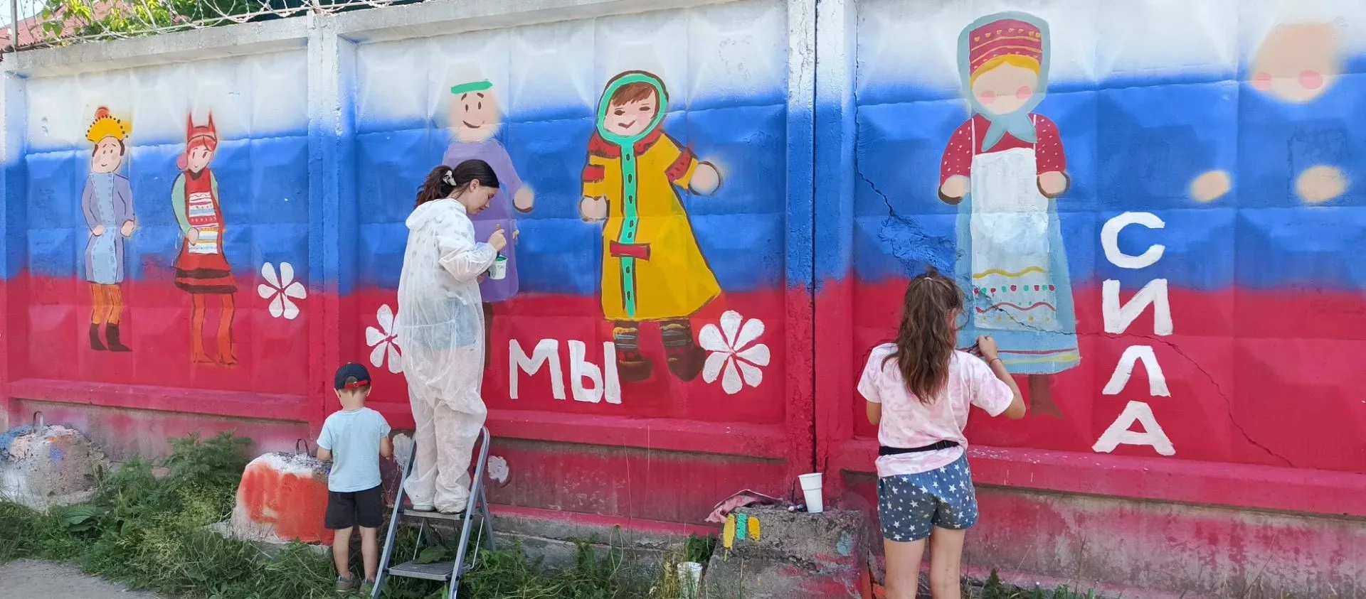Стрит Арт в городе Оби продолжается!

Забор становится все ярче и привлекательнее с помощью наших юн