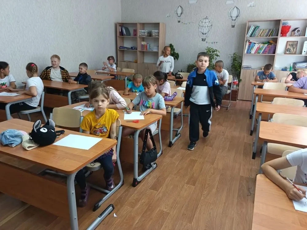 В рамках месячника антинаркотической направленности ребята, посещающие лагерь " Родничок " приняли у