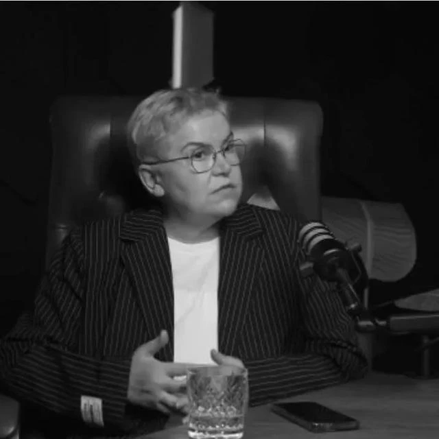 Как совмещать жизнь и кино?

Меня зовут Елена Конотопова, я продюсер и предприниматель. Я основала к
