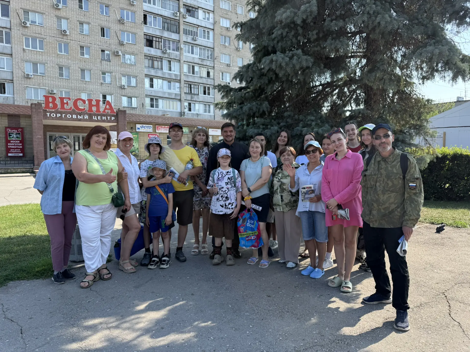 В июне мы вместе с командой запустили бесплатные экскурсии для жителей Центрального района. 

Старши