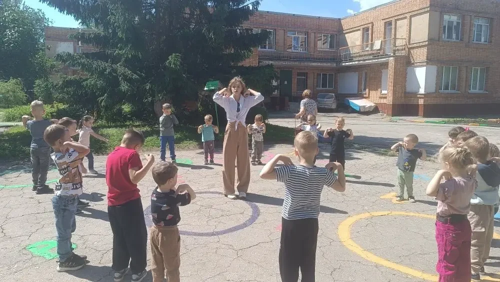 Еще одно спортивное развлечение "Помоги Бабе Яге" от студентов ГБПОУ Самарской области "ССПК" для ре