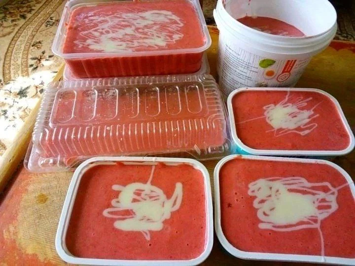 🍓🍓🍓 Таския Вагизова  җиләктән менә дигән крем ясау серләре белән уртаклаша. 
 
"5 кг җиләкне юып 