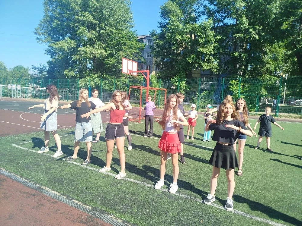 В нашей школе продолжает работу летний лагерь труда и отдыха👍
Основной целью деятельности лагеря яв