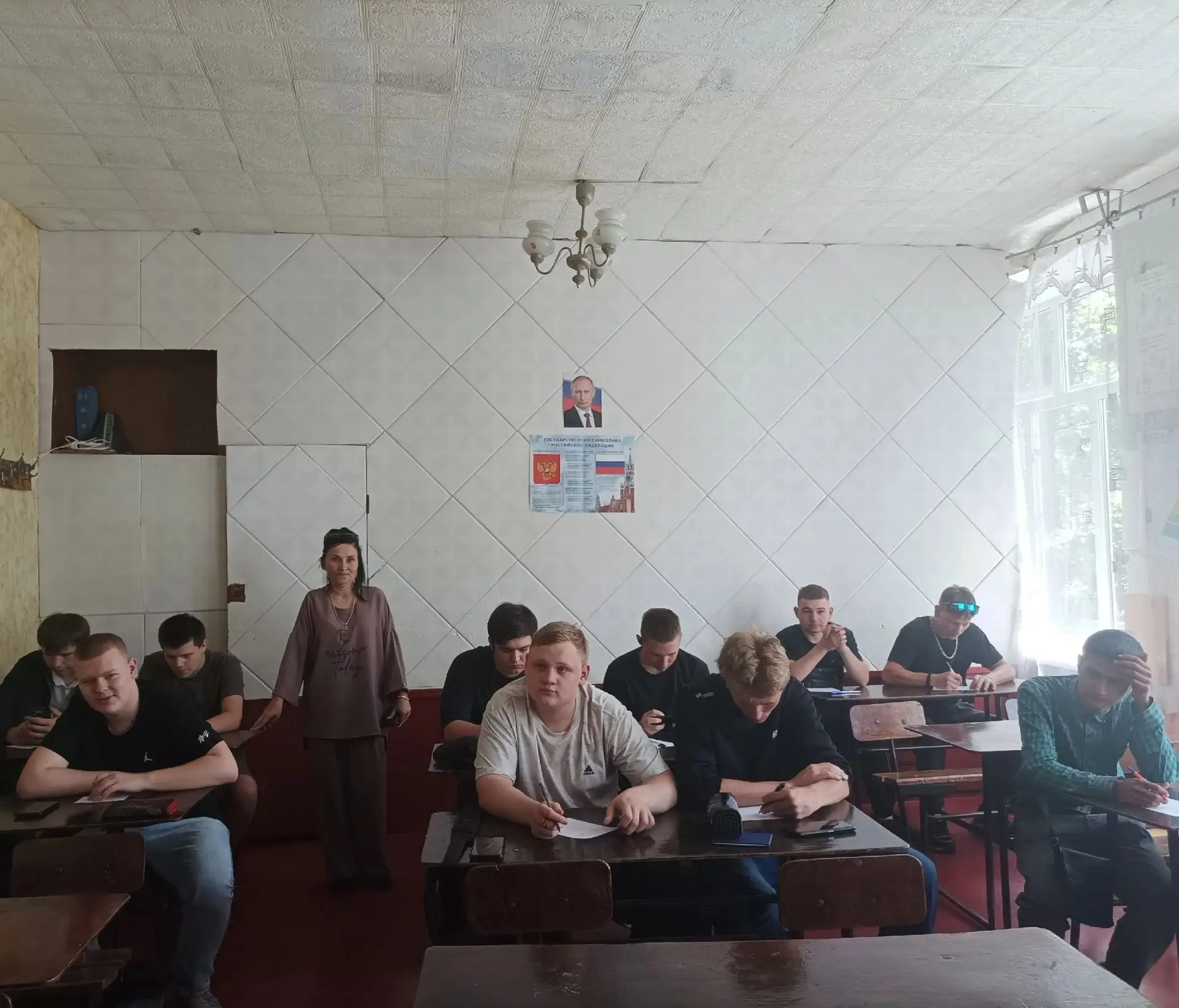 В Ровеньковском технико-экономическом колледже прошла дискуссионная площадка, посвященная вопросам л