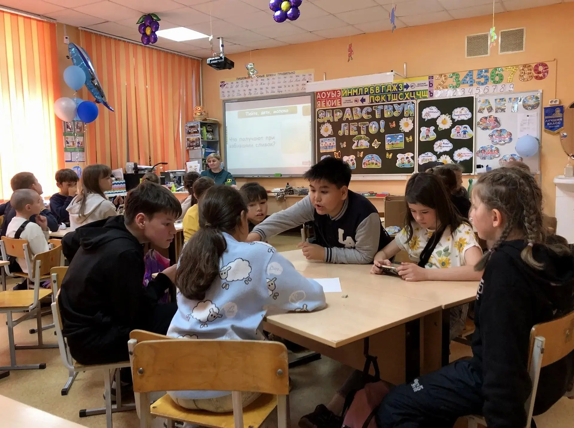 🥗 Сегодня в школьном лагере прошла познавательная викторина, посвящённая Дню здорового питания!

Ре