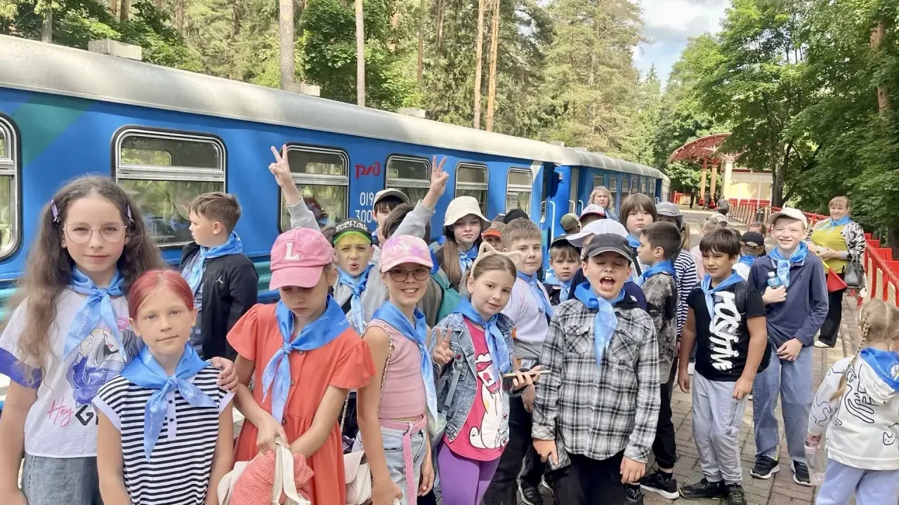 ⚡️ Пятница в лагере «Громовец»: путешествие на железную дорогу!

Утро в нашем лагере всегда начинает