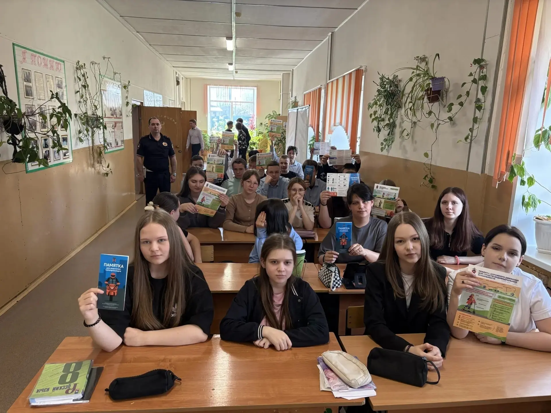 ‼️🚦Безопасность прежде всего🚦‼️

6️⃣ мая в нашей школе прошла важная профилактическая беседа с уча
