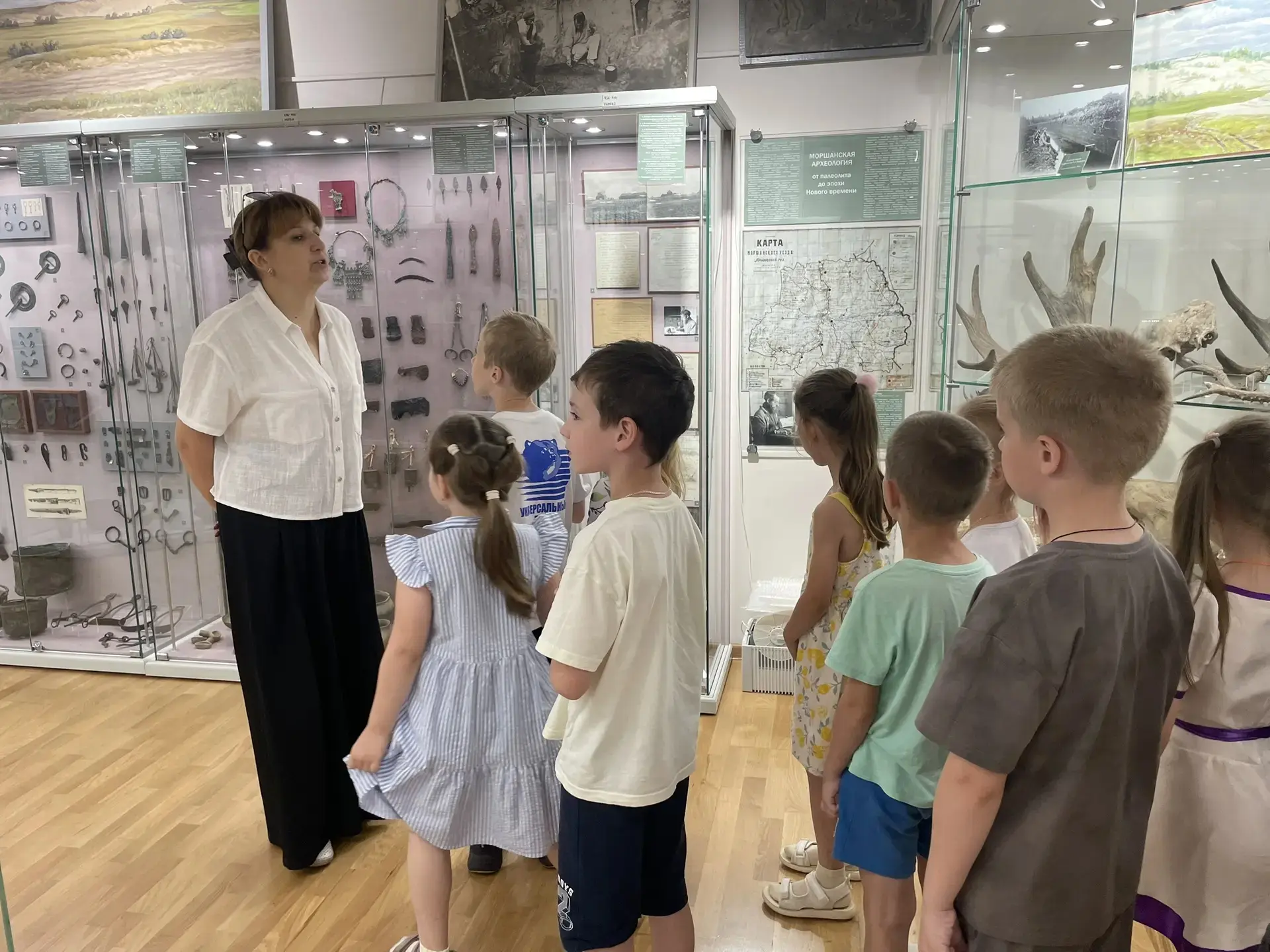 🏛 Подготовительная группа посетила музей Моршанска! 🏛
Сегодня наши маленькие исследователи отправи