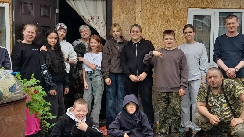 Непогода — не повод сидеть без дела!

Наше лето добрых дел продолжается!
Сегодня ребята волонтёрског