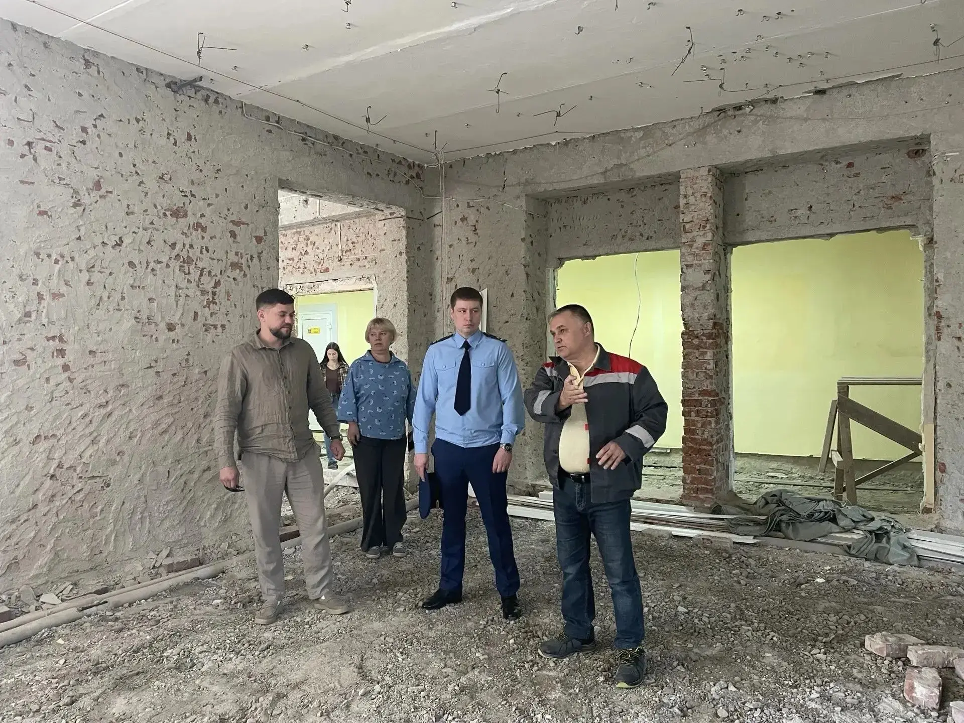 Прокурор Кировского района г. Томска  оценил темпы капитального ремонта нашей школы, выполняемого в 