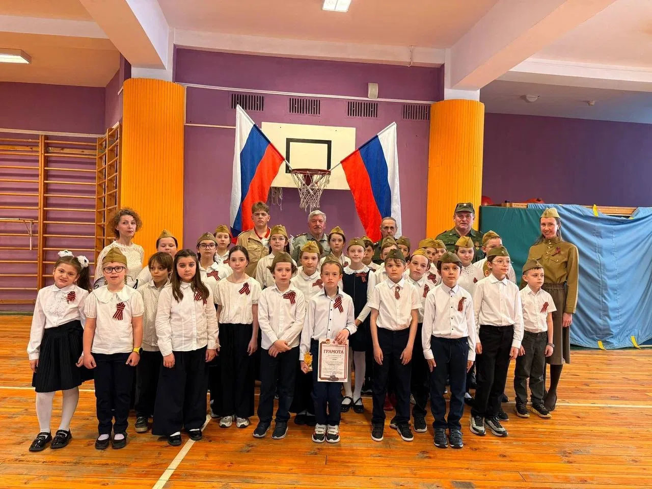 🎖️СМОТР СТРОЯ И ПЕСНИ 

В этом месяце в нашей школе прошло традиционное мероприятие — смотр строя и