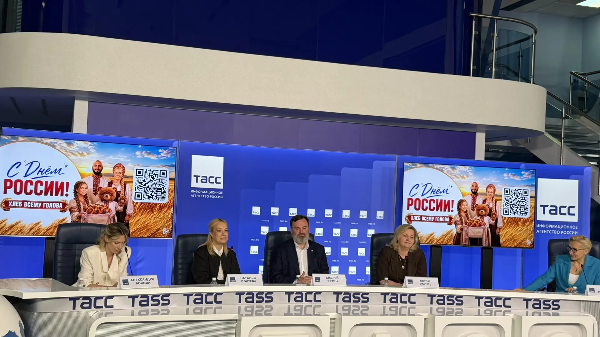 Если мы не будем говорить с нашими детьми о ценностях — это обязательно сделает кто-то другой.

Сего