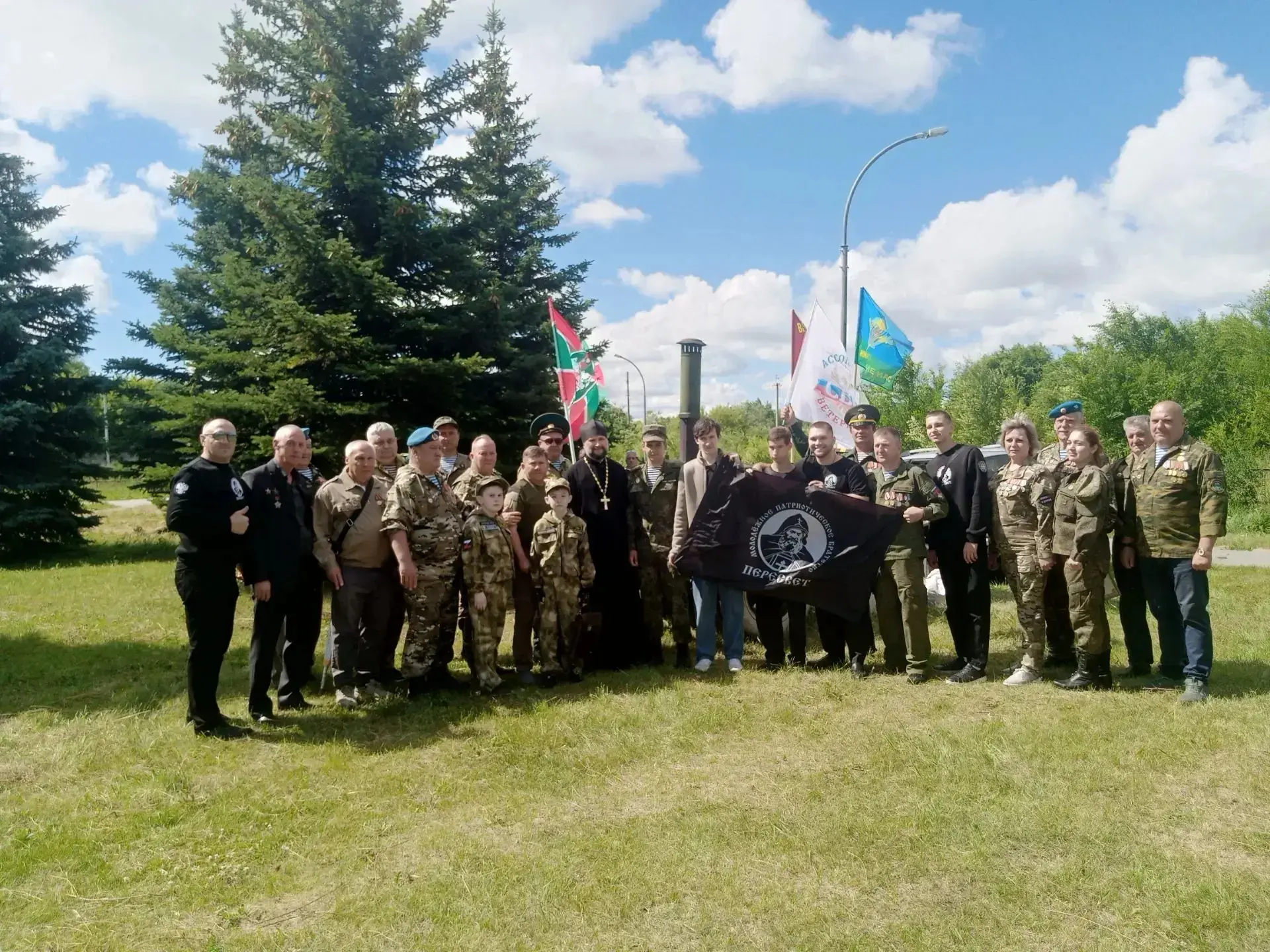 🎶 Фестиваль солдатской песни в парке "55 лет Победы"

В поселке Октябрьский прошел ежегодный фестив