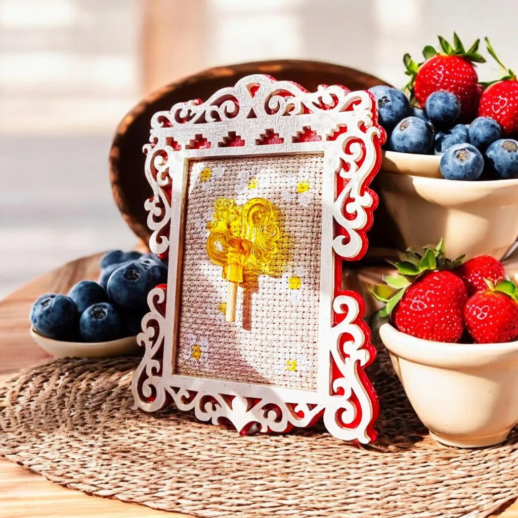 Детали с ноткой детства♥  
Броши, подвесы, брелоки и маркеры для бокалов.
От Дарьи Бурик 
Мах https: