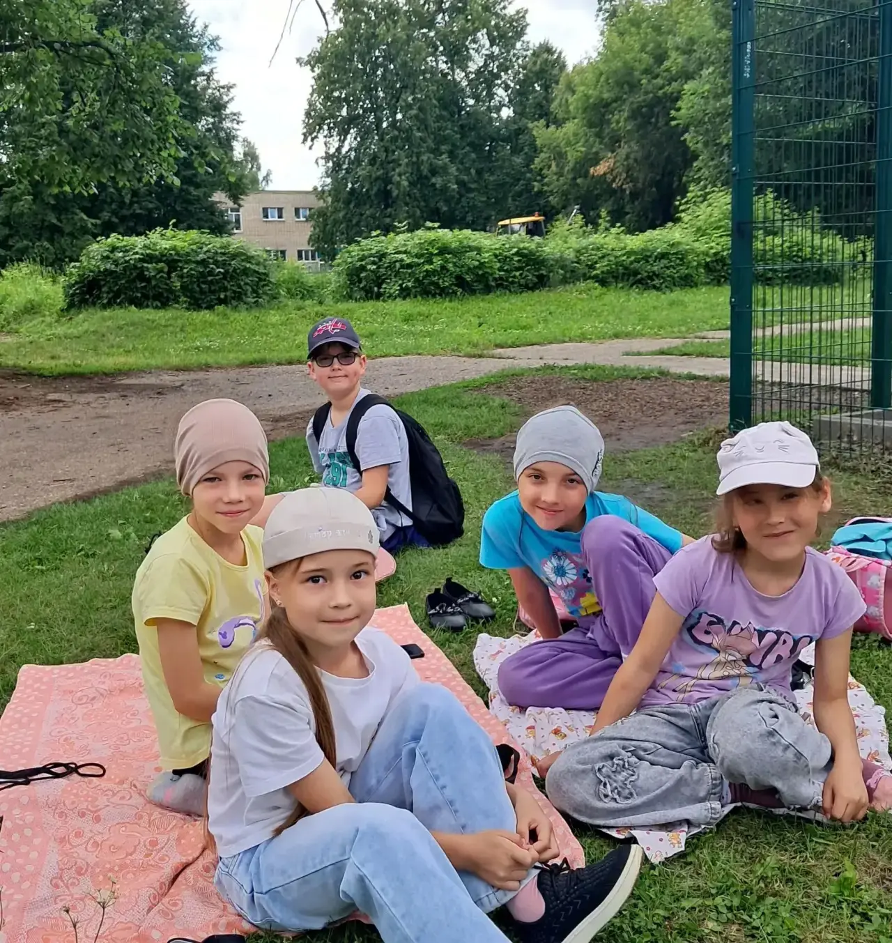 Самый спортивный день в лагере «Дружба!☀️

Футбол, гимнастика и... солнечные ванны! Вот это расписан
