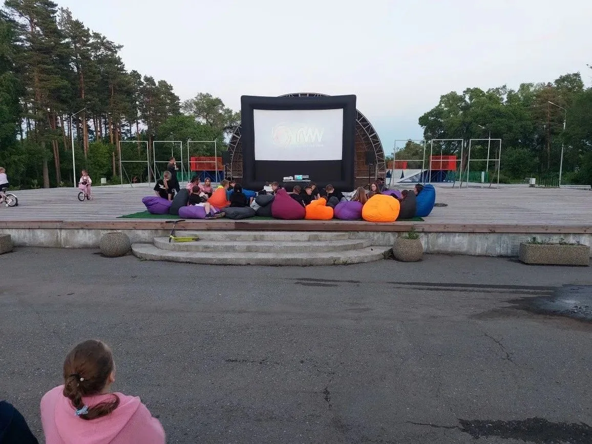 🎞6 июня на площади в парке им С.Лазо  прошёл кинопоказ под открытым небом🎥            

В этот раз