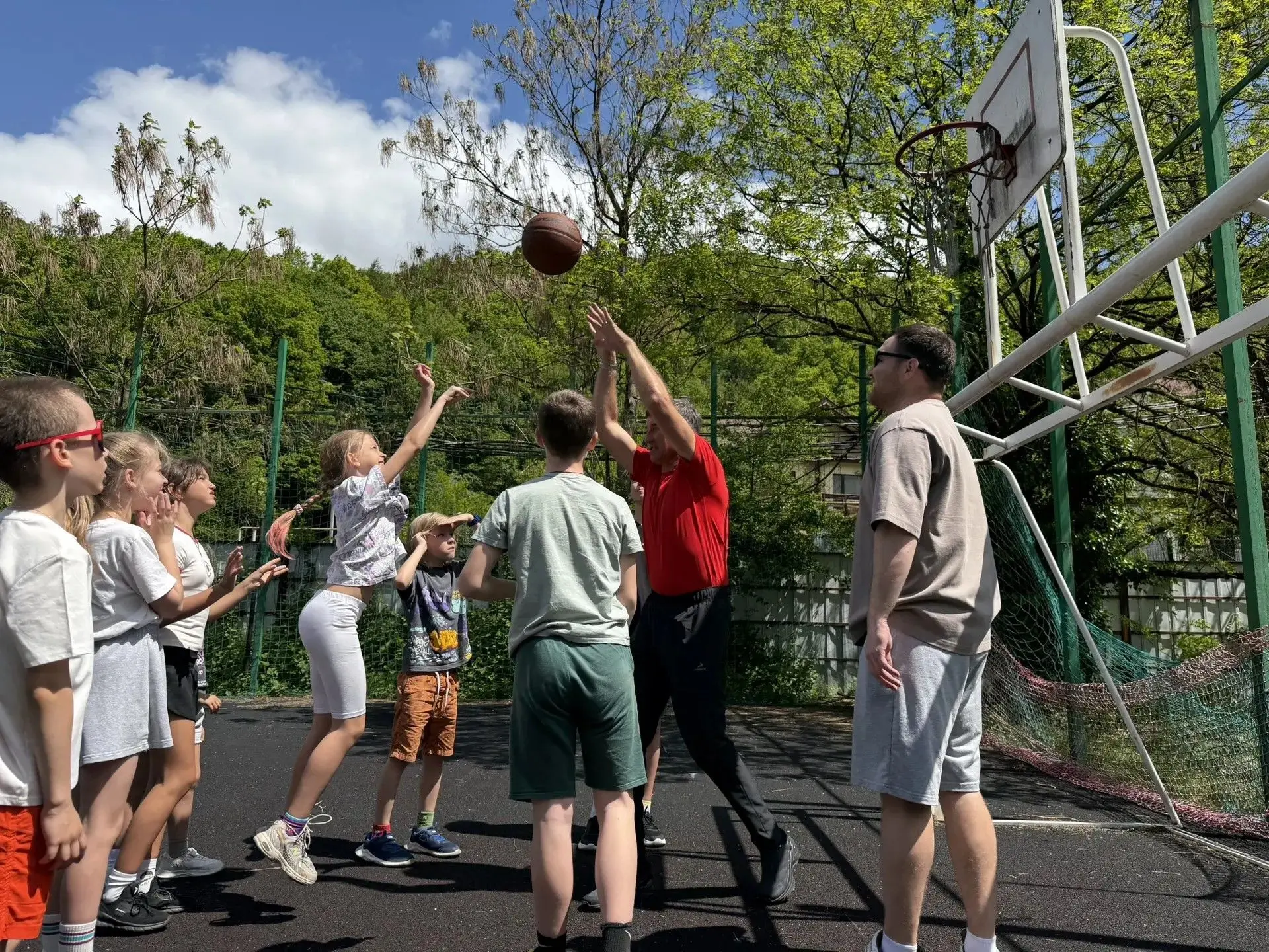 🔥🏀 В Сочи стартовал Всекубанский турнир по уличному баскетболу на Кубок губернатора Краснодарского