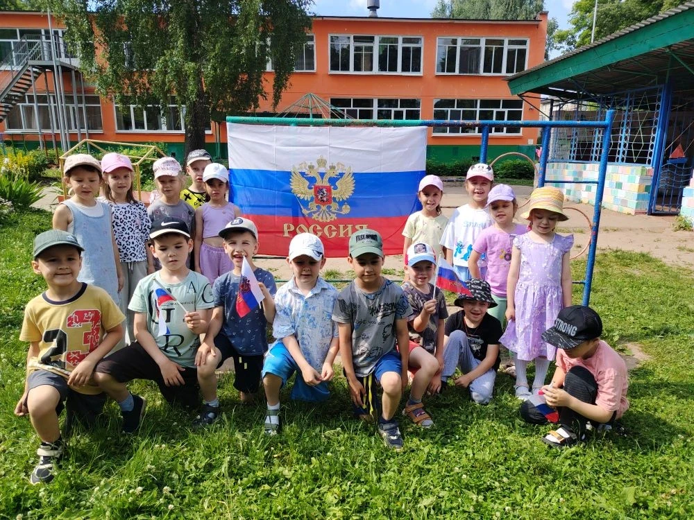 В преддверии государственного праздника — Дня России, который отмечается 12 июня, в детском саду про