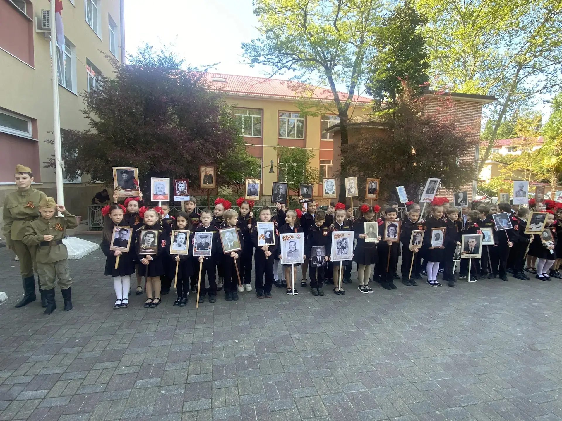 ⭐ Мы помним! Мы гордимся! Яркий праздник Победы в стенах нашей школы

🎗️ Под звуки фронтовых песен 