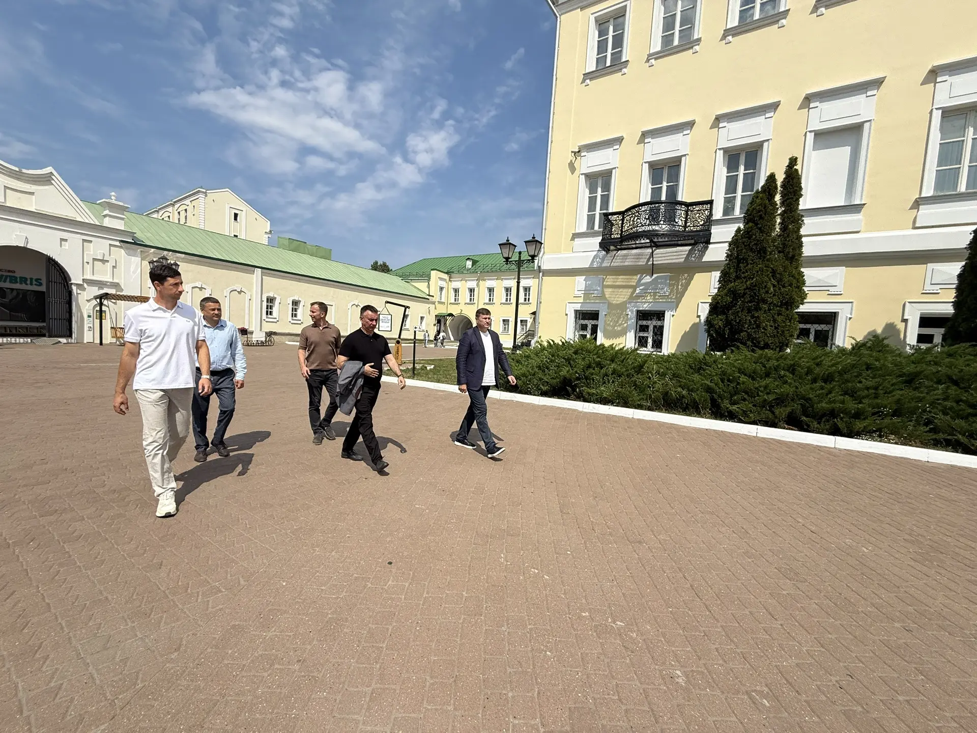 После встречи и обсуждения стратегии перешли к главному — практике. Посмотрели, как именно эти планы