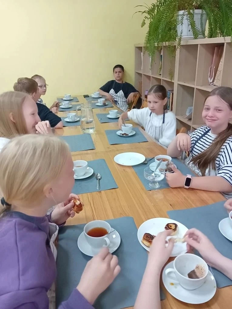 😃День 4: Мастерство, технологии и творчество
💥Четвертый день лагерной смены выдался насыщенным и р