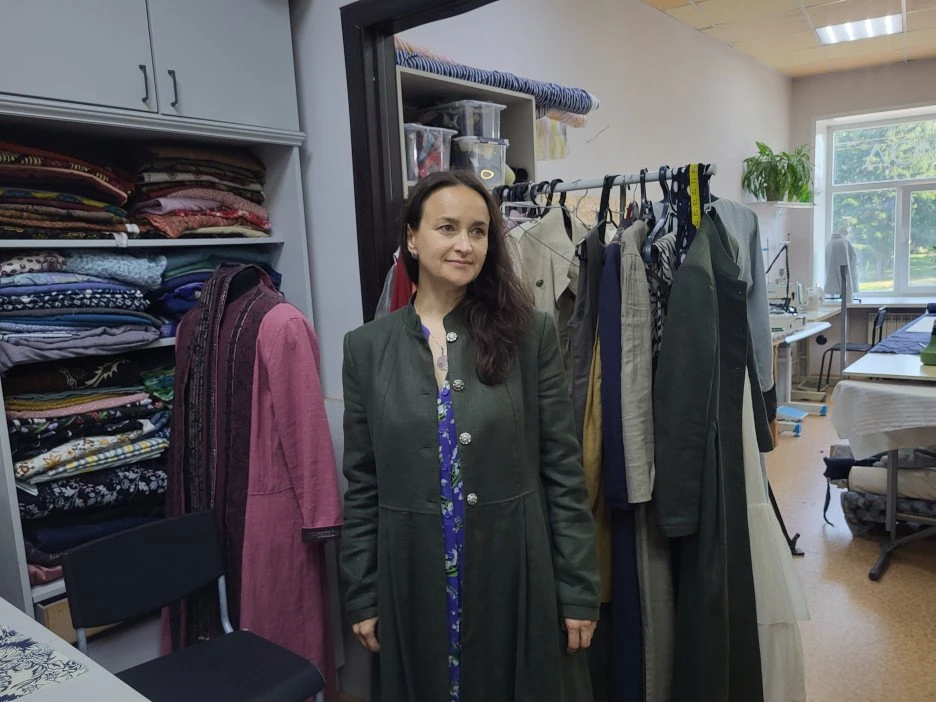 Софья Мельникова‑Медведева из Барнаула шьёт одежду из крапивы.

Ткань «дышит», в жару охлаждает, в х