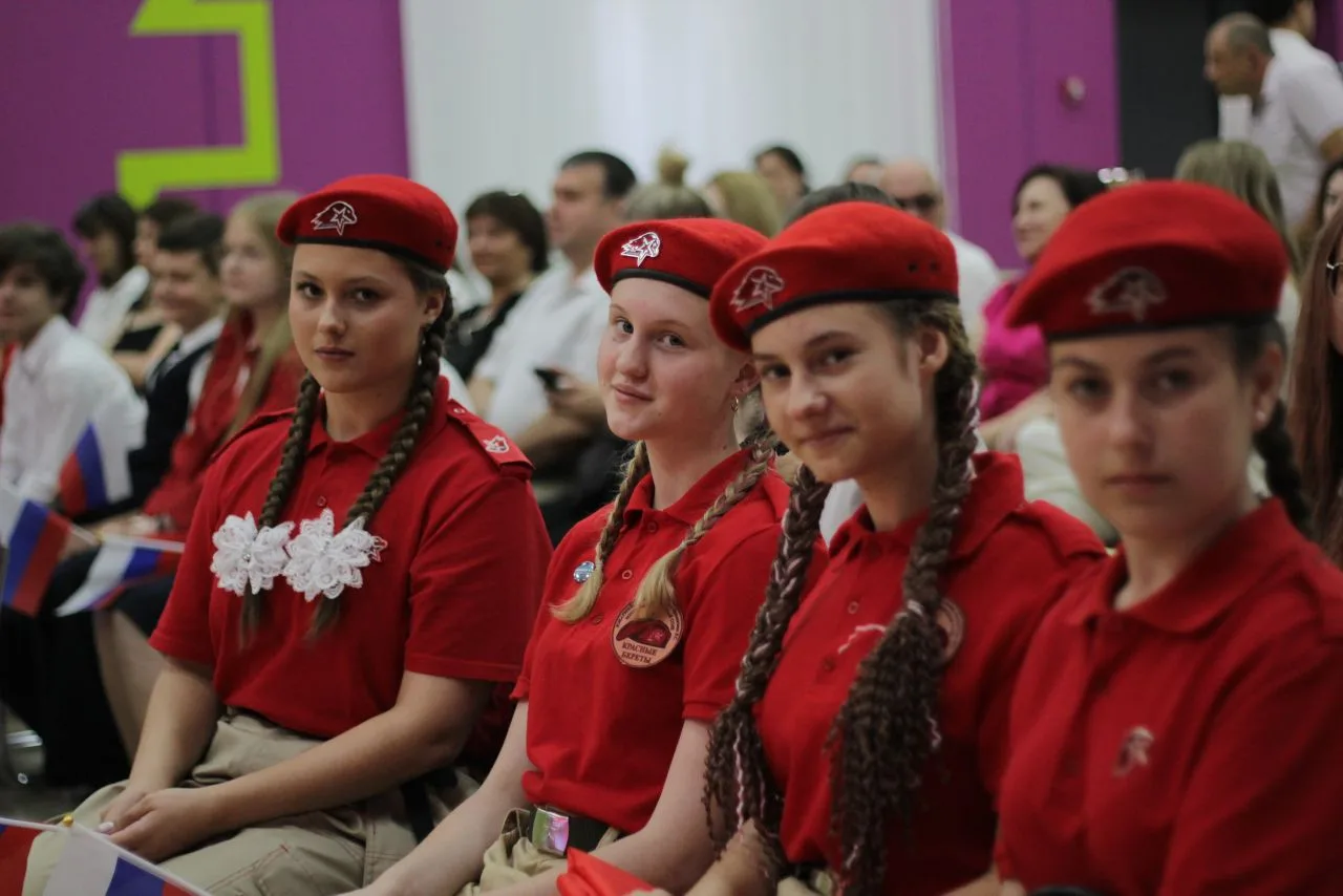 Торжественная церемония вручения знака «Юнармейская доблесть» в Аксайском районе
🇷🇺 Накануне Дня Р