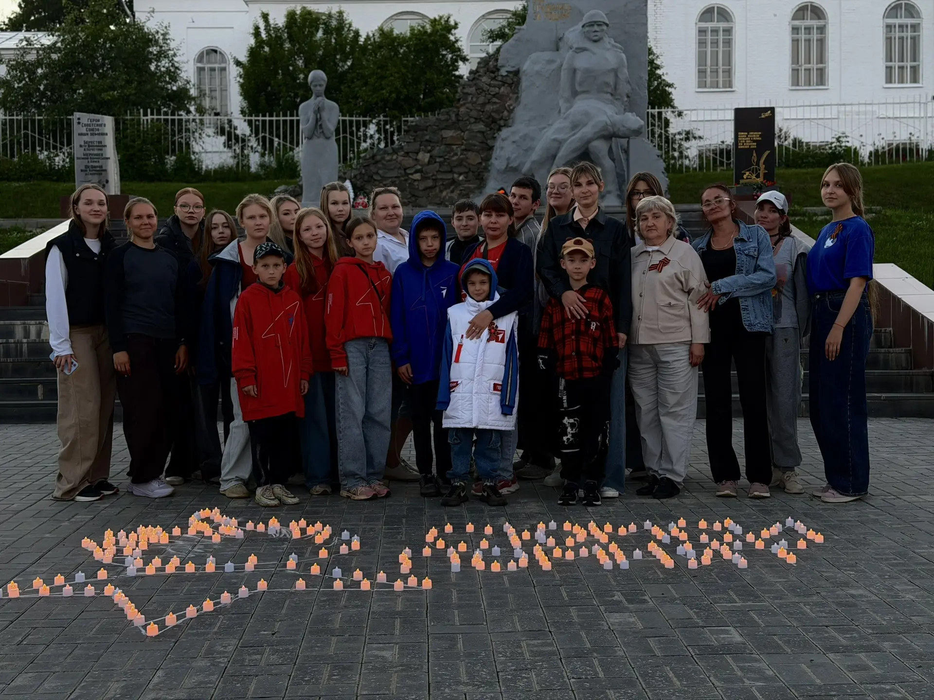 ⭐️ Сюмси помнят! ⭐️ 

У величественного мемориала «Они сражались за Родину» состоялась Международная