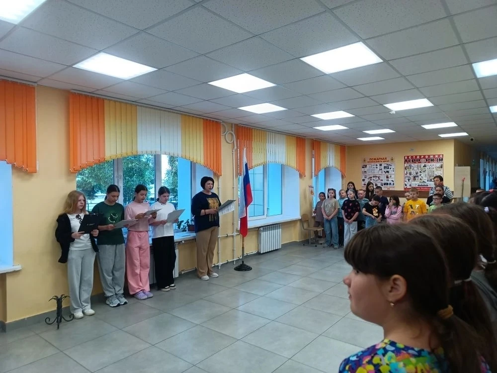 🕯Утро вчерашнего дня в нашем лагере началось с линейки, посвящённой Дню памяти и скорби, на которой