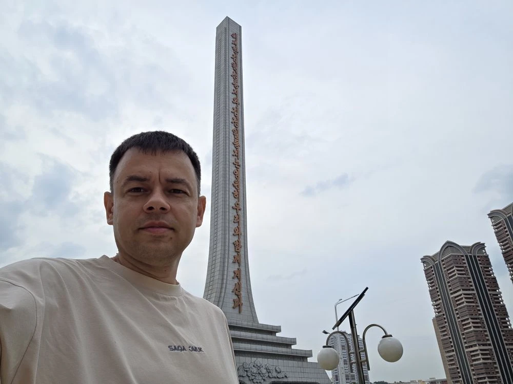 Чистота и порядок на улицах, шикарный дворец школьников, монументальные музеи.

 

Это то, что броси