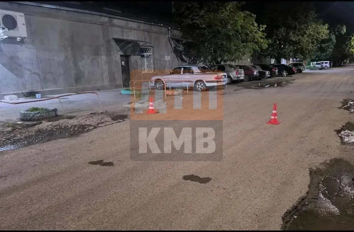 → 🚧 В Минеральных Водах сбили 7-летнюю девочку

23 июня в 17:15 на улице Прикумской автомобиль под 