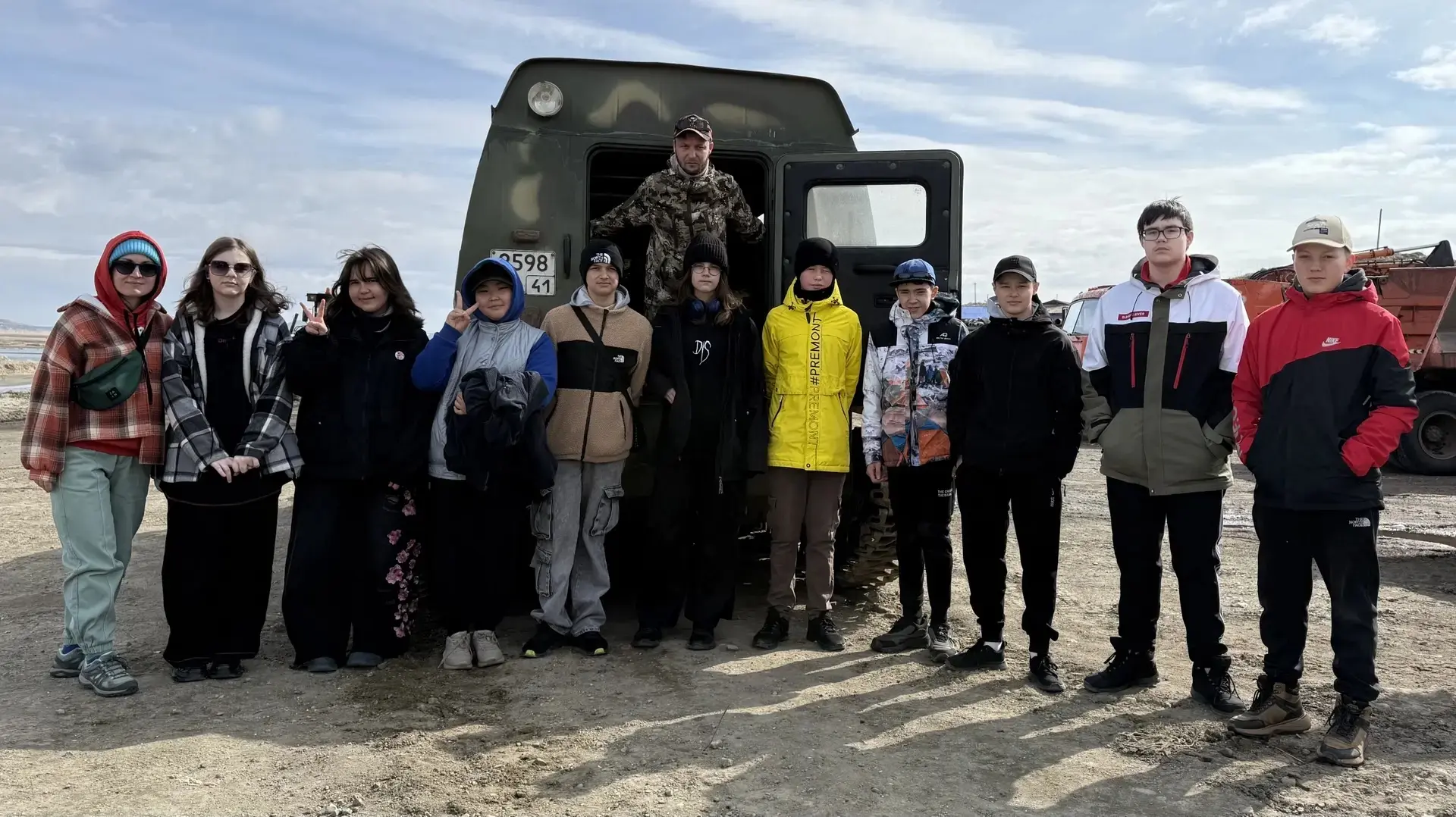 Обучающиеся 7-8 классов вместе с классными руководителями отправились в увлекательное путешествие: п