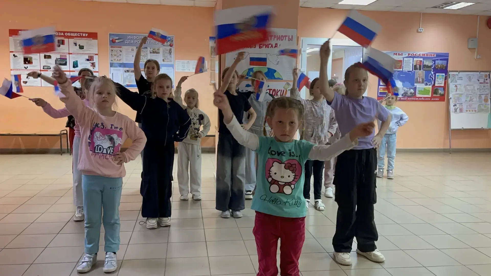 Флешмоб ко Дню России в нашем пришкольном лагере "Пламя"!
В преддверии Дня России в нашем лагере был