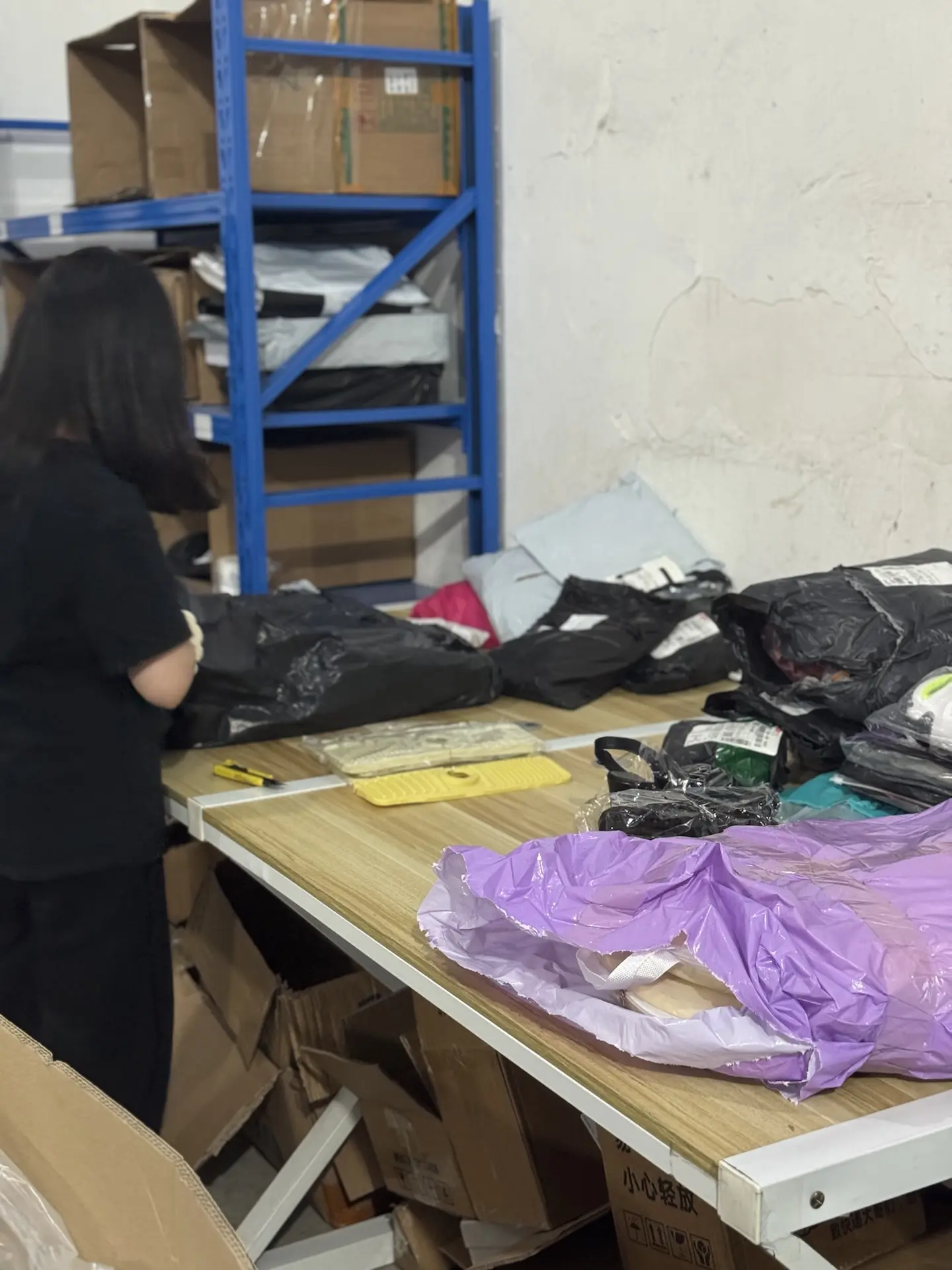 📦 Склад кипит: ваши заказы уже на пути в Россию! 🇨🇳🚀

Отличные новости для тех, кто ждет свои по