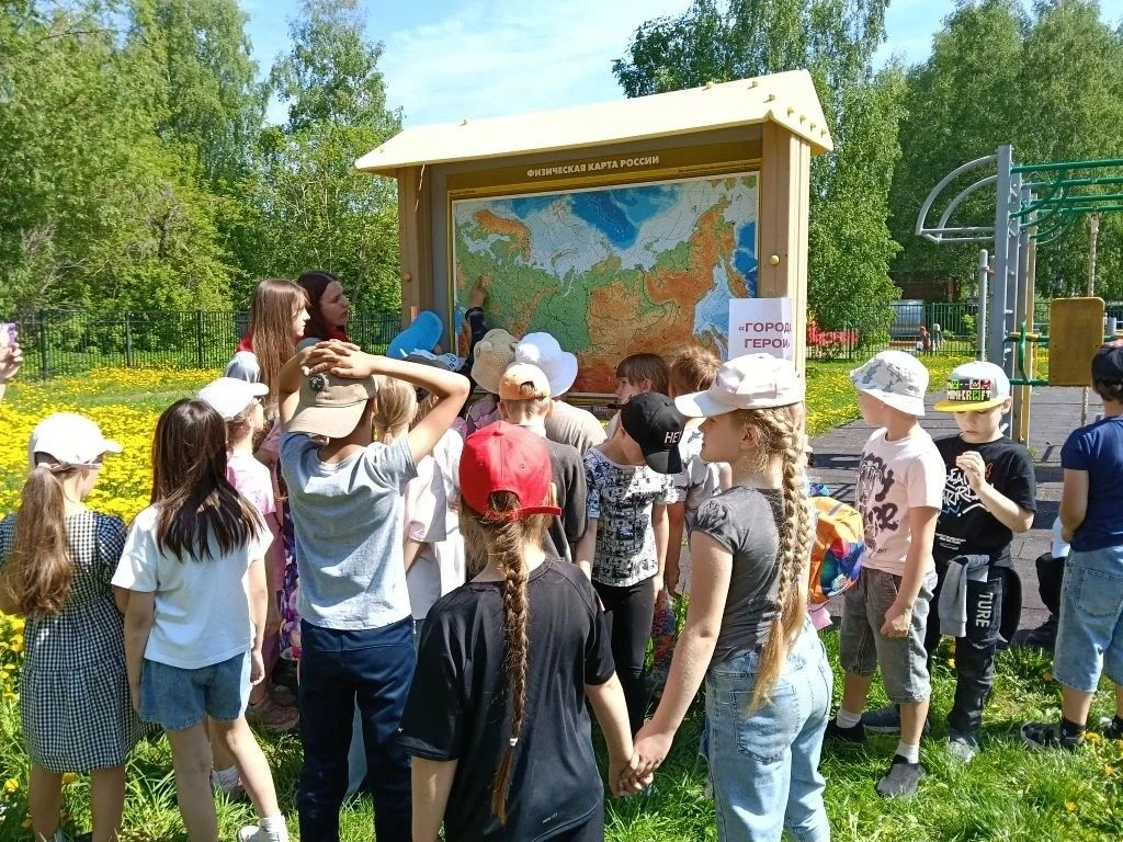🌞 В пришкольных лагерях «Солнышко» и «День Первых» прошло яркое совместное мероприятие — увлекатель