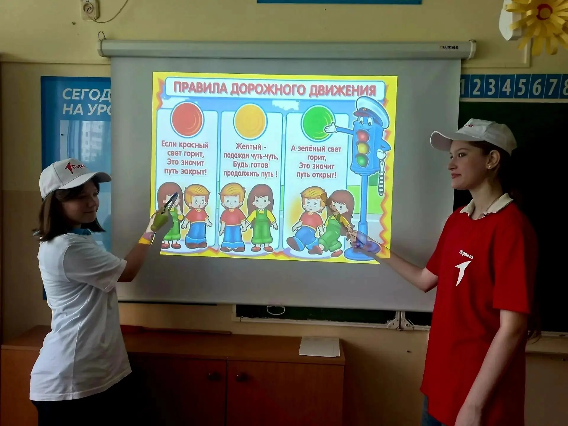 🚦В «Стране Светофории» на «Отлично» прошёл #ДеньПервых:
 
☑️ подзарядка Первых 
☑️ безопасность Пер