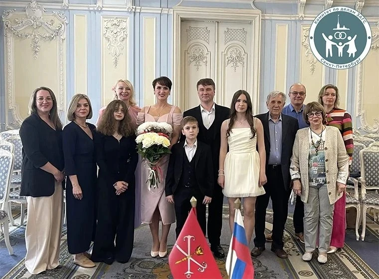 💝 Хрустальный юбилей во Дворце бракосочетания № 2: 15 лет любви, начавшейся с разговора о ремонте
 