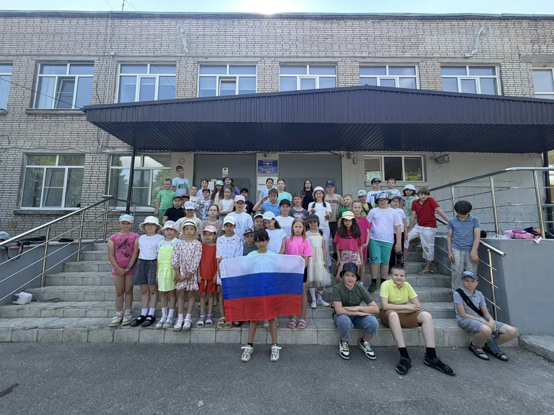 Россия начинается с тебя! 🇷🇺

В преддверии Дня России в пришкольном лагере «Солнышко» при МБОУ «Ср