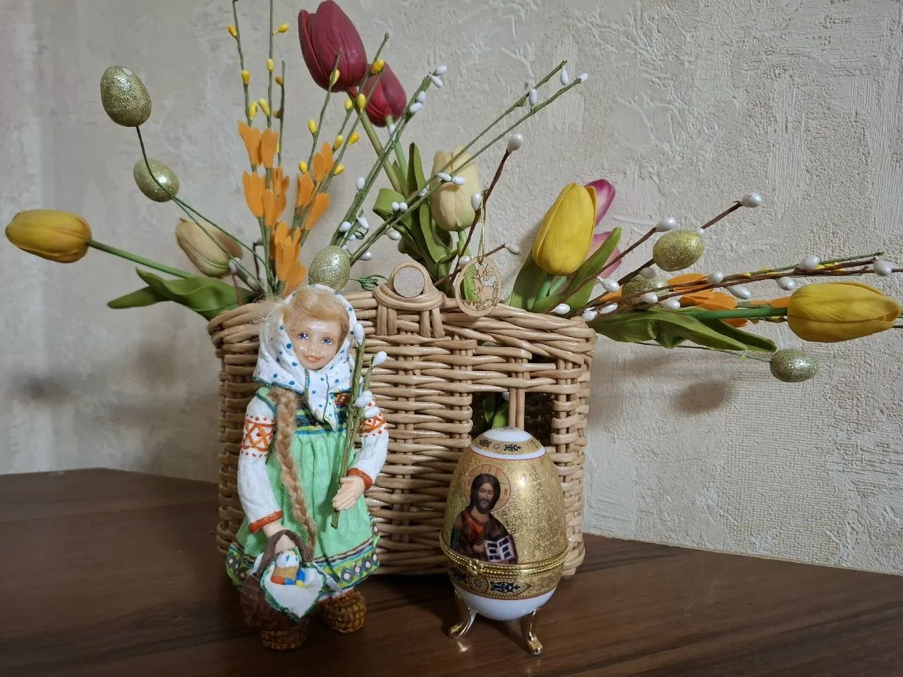 Благая весть потоком льется!..
          Есть много праздников, которые любят встречать дети и взрос