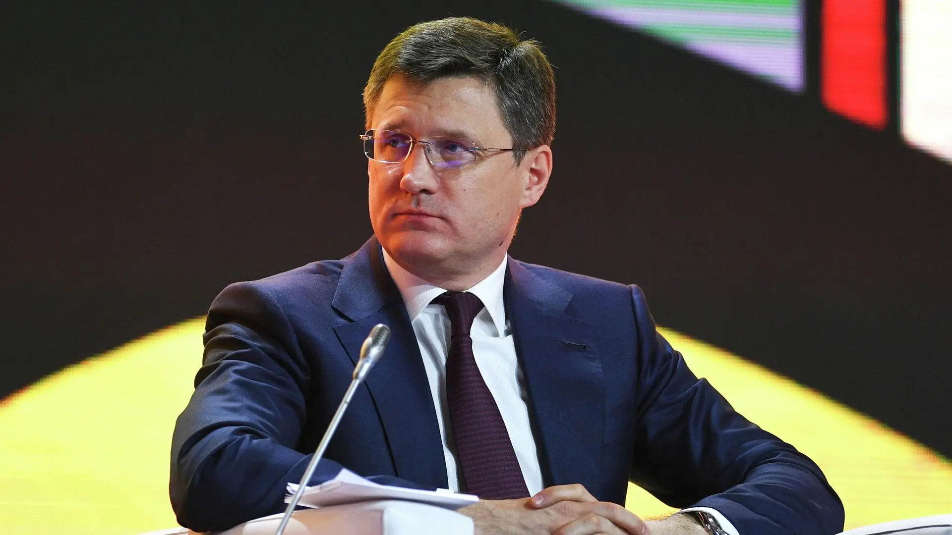 ⛽ Отмена лимитов на АЗС: поручение Новака

💼 Суть решения: Вице-премьер Александр Новак поручил Мин