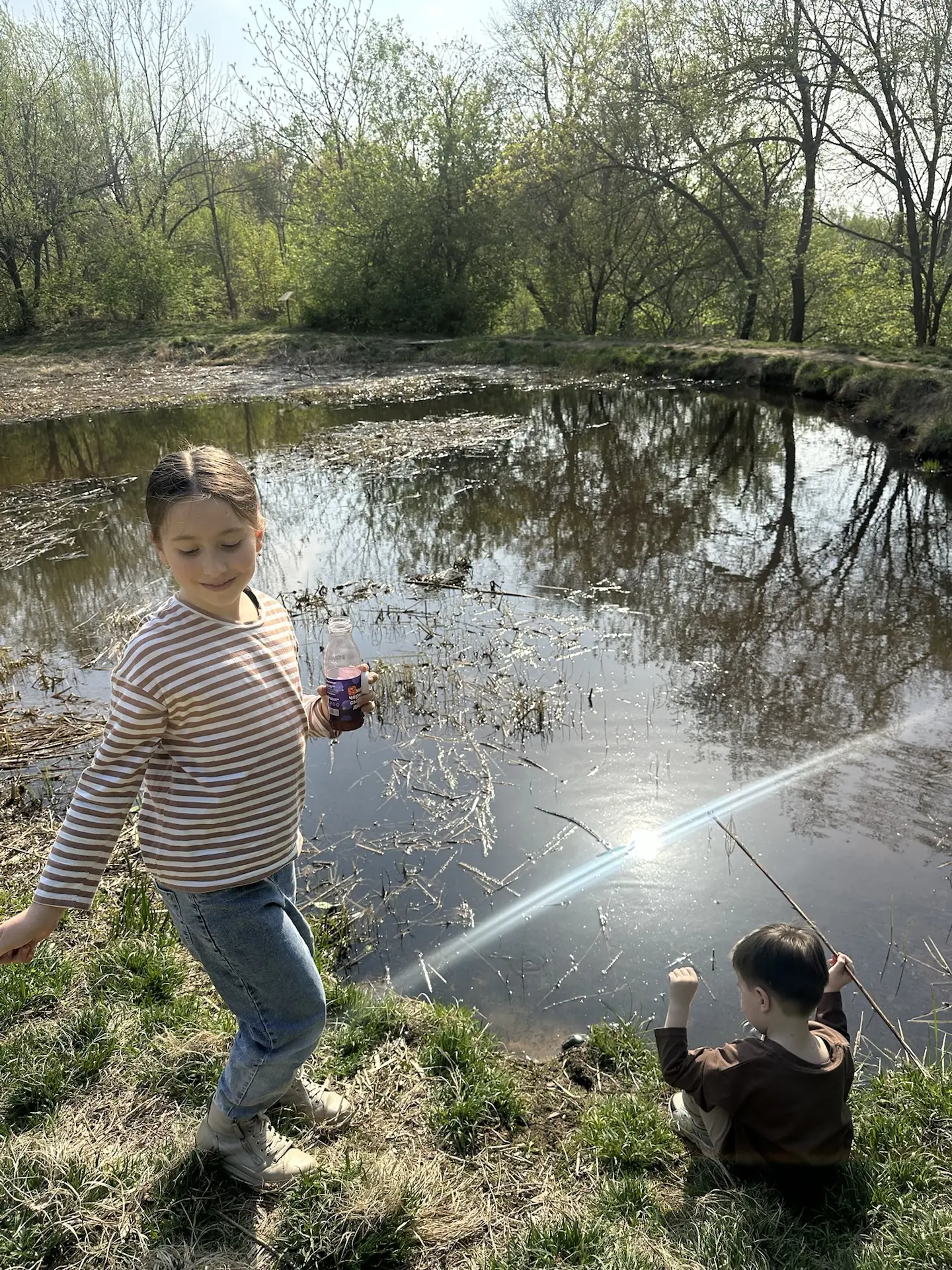 Что еще для счастья надо 🥰 
Ловить головастиков. Мои дети нашли себе занятие на пару часов, пока мы