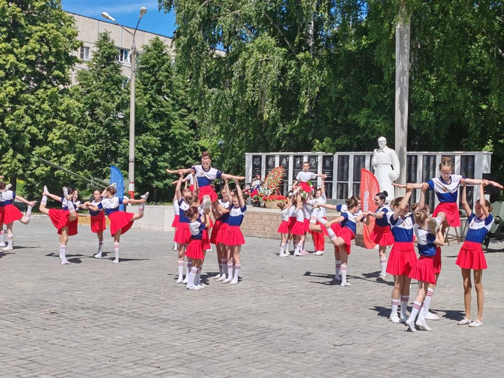 🔥 Семейная «Зарница» в Шумерле: традиции, сплочённость и победа!

6 июня на базе «Дома ЮНАРМИИ» (МБ